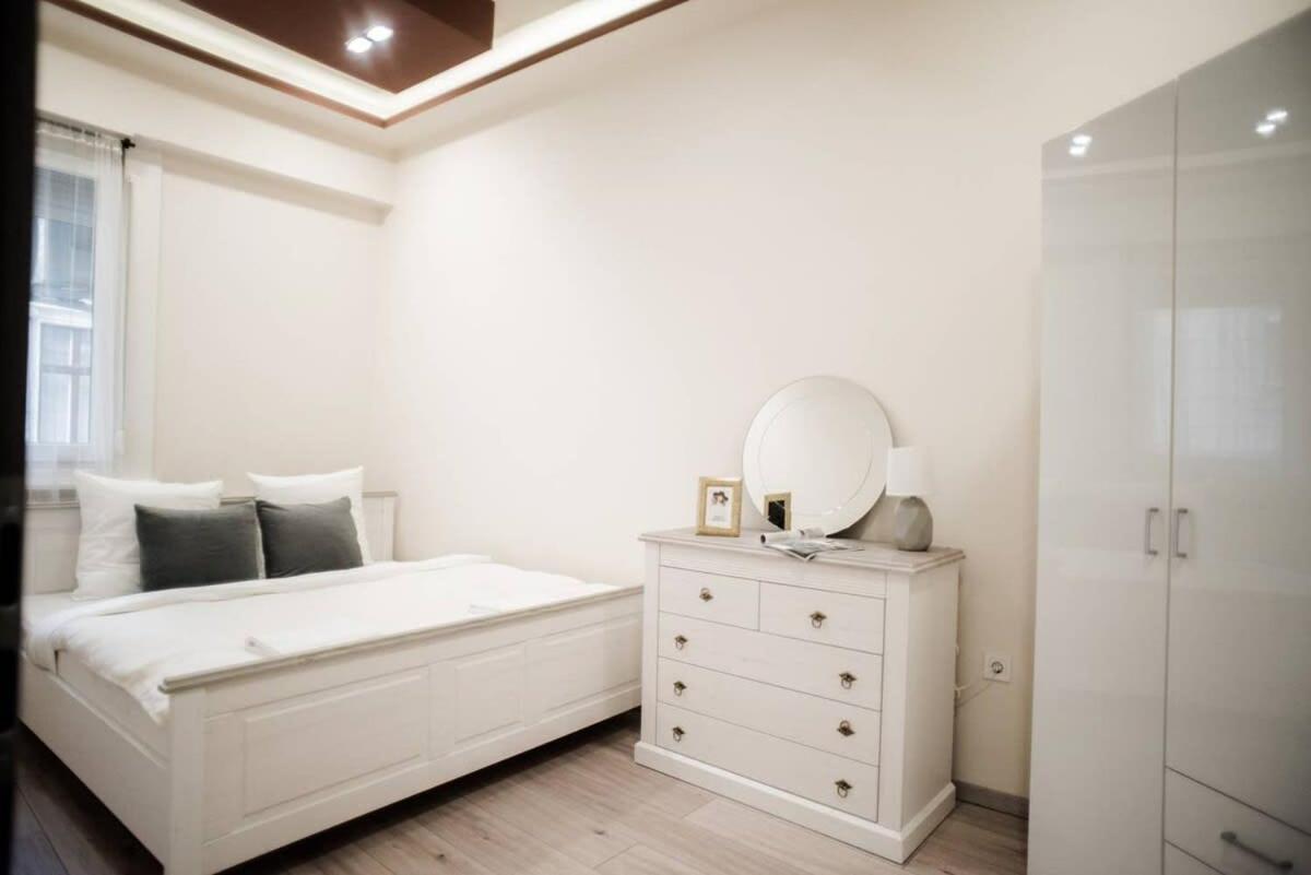 New Luxury Apartment In The Center With A/C Budapest Luaran gambar