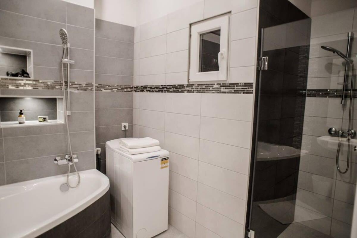 New Luxury Apartment In The Center With A/C Budapest Luaran gambar