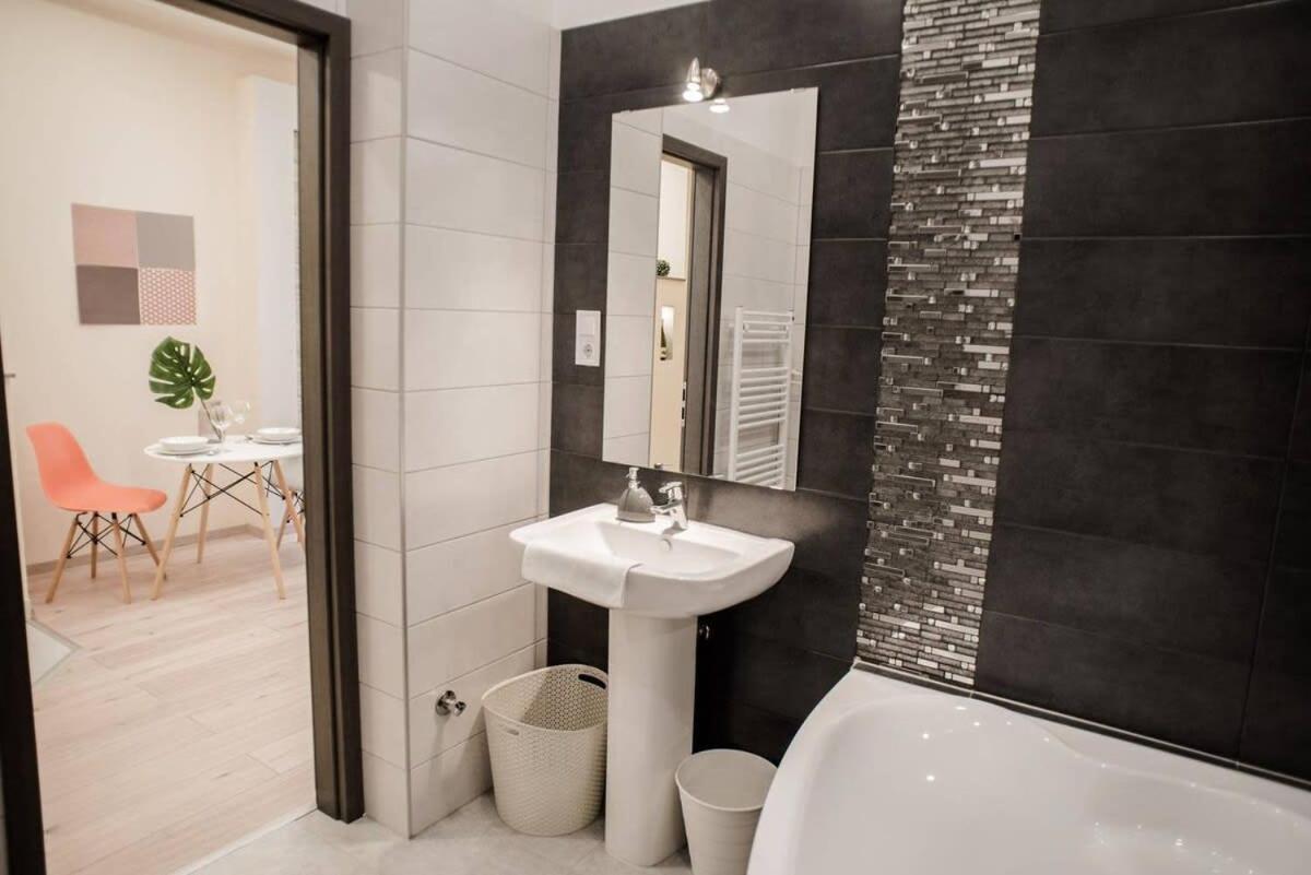 New Luxury Apartment In The Center With A/C Budapest Luaran gambar